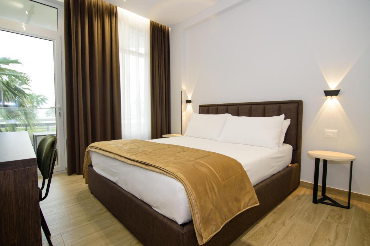 Palm Side Hotel Vlorë Стая снимка